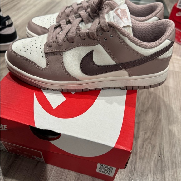 Nike Dunks - Picture 2 of 4